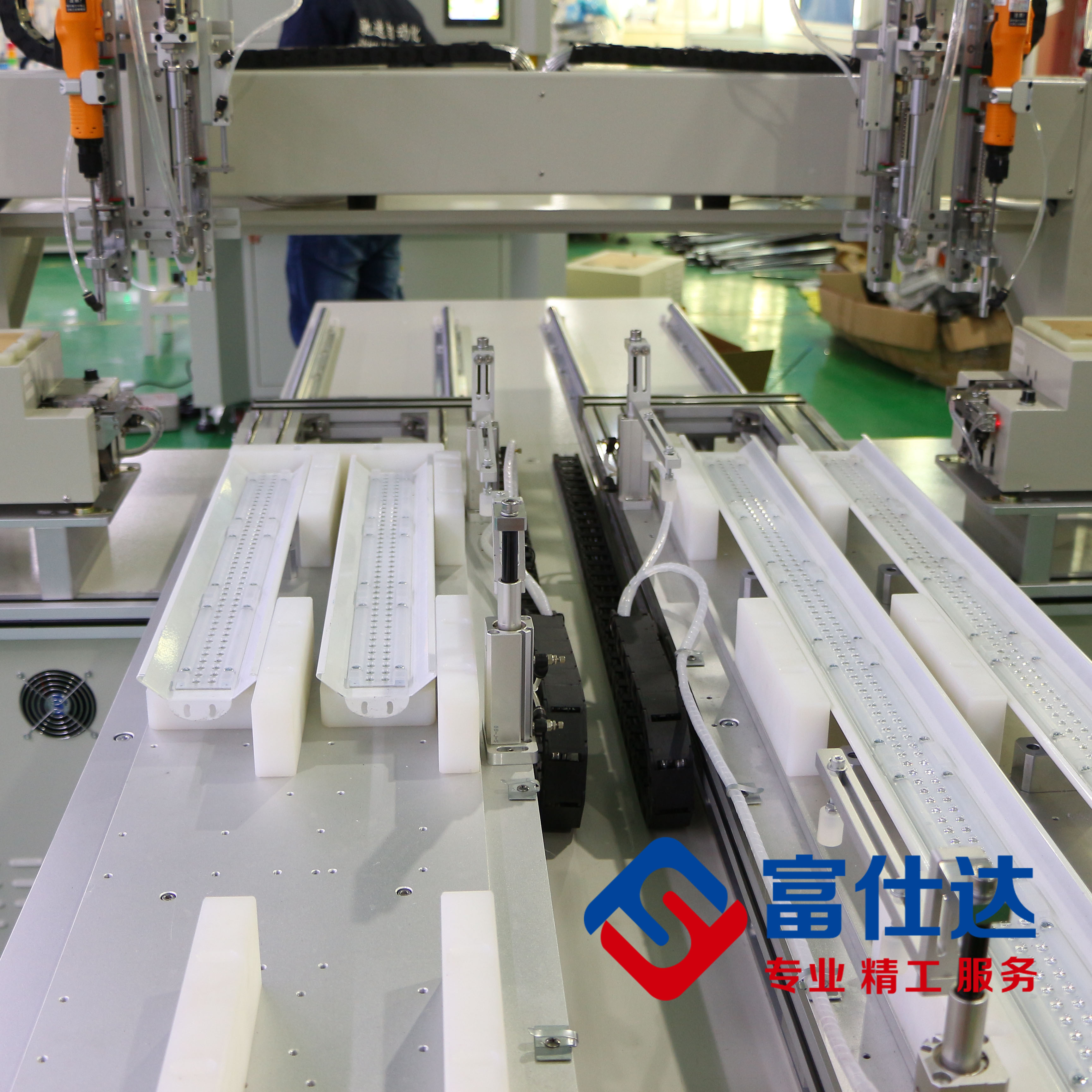 線性高灣擰螺絲機(jī)設(shè)備